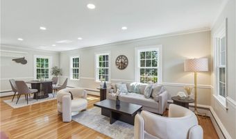 3 Sundale Rd, Cranston, RI 02921