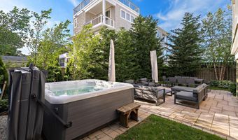 706 S BAY Ave, Beach Haven, NJ 08008