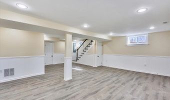 8908 GRANT St, Bethesda, MD 20817