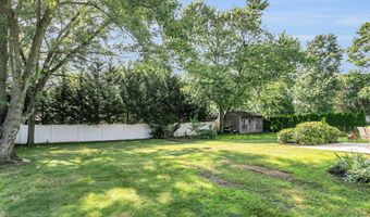 520 East Rd, Belford, NJ 07718