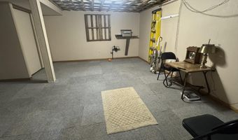 811 S Washington St, Aberdeen, SD 57401