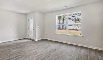 223 Maddox Dr, Aberdeen, NC 28315