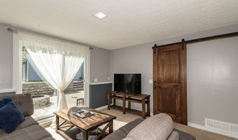 911 Lloyd Ave, Aurora, OH 44202