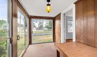10 Pelham Pkwy, North Providence, RI 02911