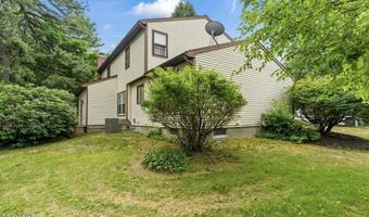 7 Hawthorn Cir, Albany, NY 12203