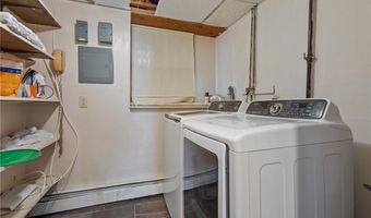 2 Dogwood Dr, Cranston, RI 02921