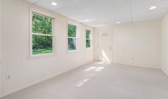 7 S Glen Dr, Coventry, RI 02816