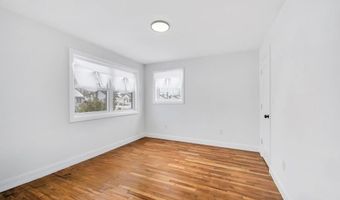 33 Silverpine Dr, Amityville, NY 11701