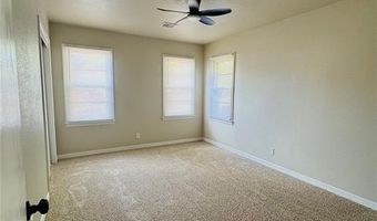 1038 E WALNUT St, Altus, OK 73521