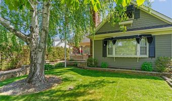 21 Foxhill Ave, Bristol, RI 02809