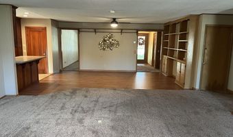 1220 Tyler St, Aurora, MO 65605