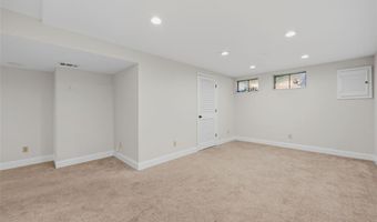 2373 Hiddengarden Ct, Ballwin, MO 63021