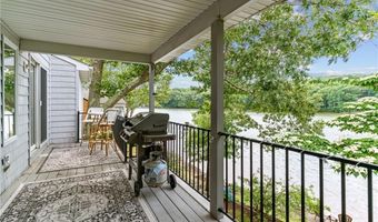 8 Woodsia Rd, Narragansett, RI 02874