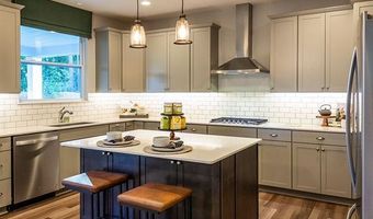 6215 N Trailwoods Dr, Ann Arbor, MI 48103