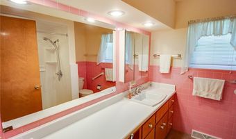 4401 Wedgewood Dr, Alton, IL 62002