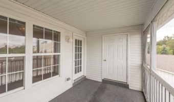 2800 S Knightsbridge Cir, Ann Arbor, MI 48105