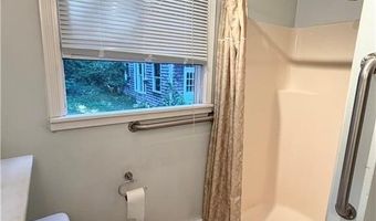 11 Pawtucket Ave, Bristol, RI 02809