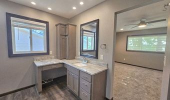 1507 Squire Ln, Aberdeen, SD 57401