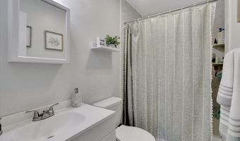 126 9th St, Belford, NJ 07718