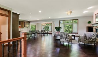 904 Timber View Dr, Altoona, WI 54720