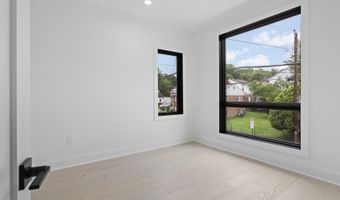 2007 S JOYCE St, Arlington, VA 22202
