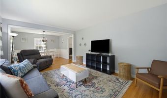 34 Foxhill Ave, Bristol, RI 02809
