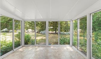 47 Kingsland Ct 6A, Charlestown, RI 02813