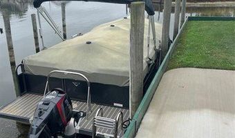 7843 Stark Dr, Algonac, MI 48001