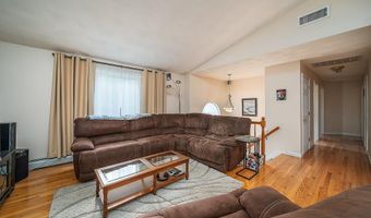 17 Wood Cove Dr, Coventry, RI 02816