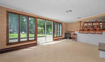 1 Rocky Crest Rd, Cumberland, RI 02864