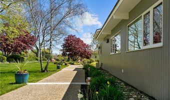 10 Ocean View Dr, Middletown, RI 02842