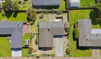 835 12TH St, Bandon, OR 97411