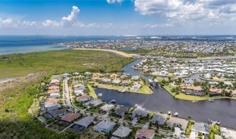 825 MANNS HARBOR Dr, Apollo Beach, FL 33572