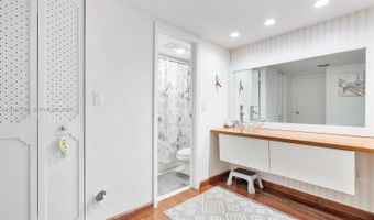 20400 W Country Club Dr 214, Aventura, FL 33180