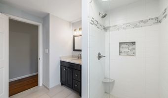 27 S Pond Cir, Cheshire, CT 06410