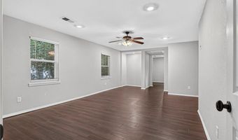 702 9th St, Barling, AR 72923