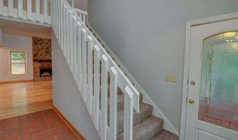 639 Lakeshore Dr, Berkeley Lake, GA 30096