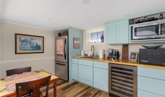 141 Coggeshall Ave, Newport, RI 02840
