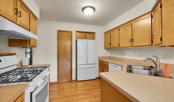 446 S Wenbriar Sq, Addison, IL 60101