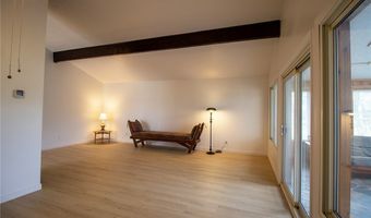 126 Greenbriar Dr, Aurora, OH 44202