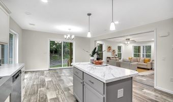 305 Mountainside Dr, Alloway, NJ 07422