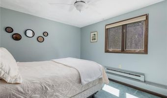 11 Renfrew Ave, Middletown, RI 02842