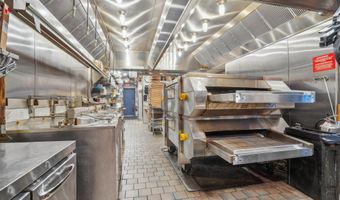 108 W 1st, Dyersville, IA 52040