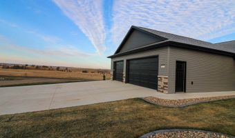 8127 Hawktree Dr, Bismarck, ND 58503