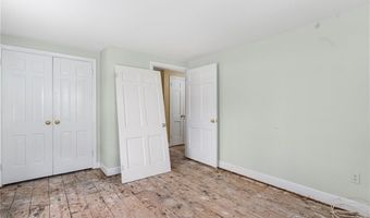 61 Applegate Rd, Cranston, RI 02920