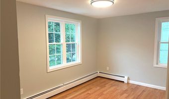 7 Simmons Rd, Barrington, RI 02806
