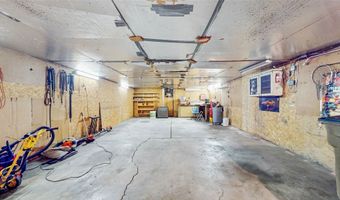 512 12th Ave NW, Altoona, IA 50009