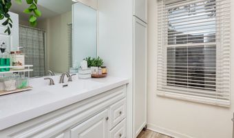 412 E Gray St, Des Moines, IA 50315