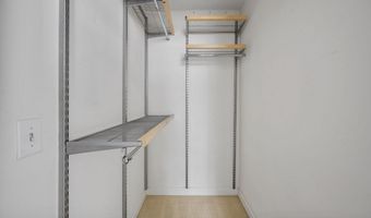 880 N POLLARD St N 923, Arlington, VA 22203