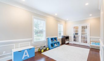 2138 PATRICK HENRY Dr, Arlington, VA 22205